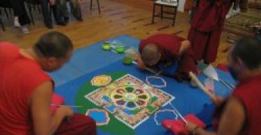 Drepung Goman vienuolyno tibetiečių vienuoliai, medicina Budos ritualas, atviro pasaulio centras Rusijos jaunimo diena