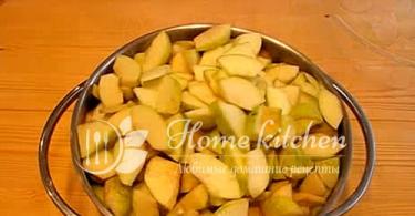 Selbstgemachte Apfelpastille im Ofen – eine natürliche Delikatesse