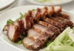ओवन में पन्नी में सूअर का मांस पेट कैसे पकाने के लिए