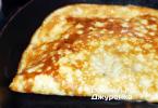 Recepti su jednostavni i ukusni: pahuljasti omlet, s mlijekom, sa sirom, s kobasicama, s rajčicama i gljivama